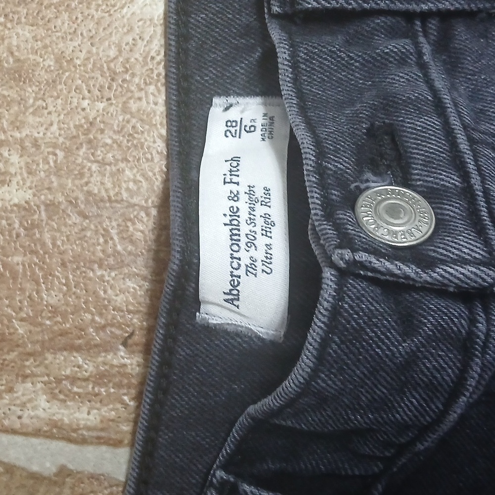 Abercrombie & Fitch 90s Straight Ultra High Rise Jeans Size 6R / 28 - Picture 3 of 5